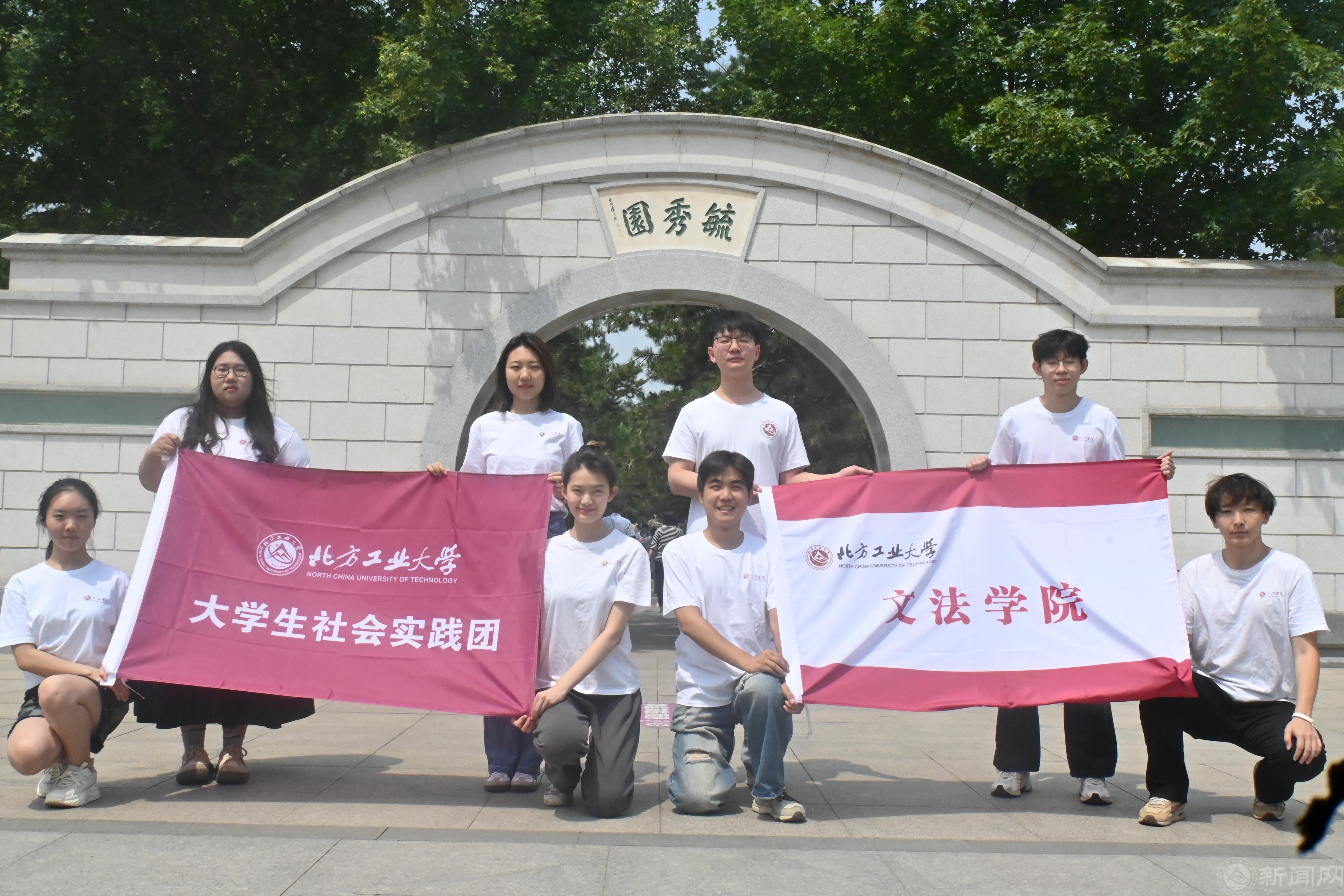 集团合影.jpg 集团合影.jpg